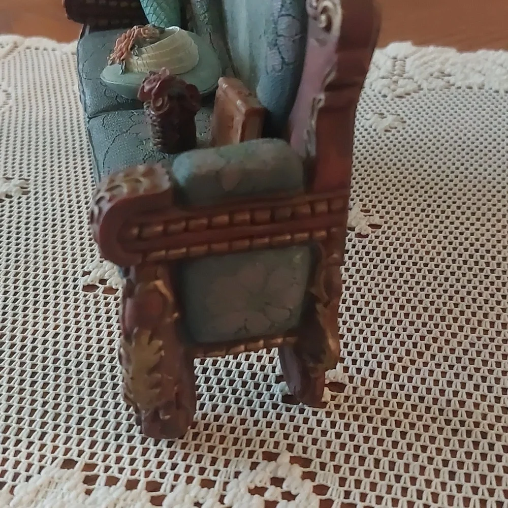Victorian Style Loveseat Sofa Unique Picture Frame Holder